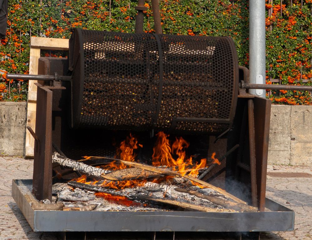 Domenica dal sapore e colori d'autunno tra castagnate, fiere e artigianato Domenica dal sapore e colori d'autunno tra castagnate, fiere e artigianato