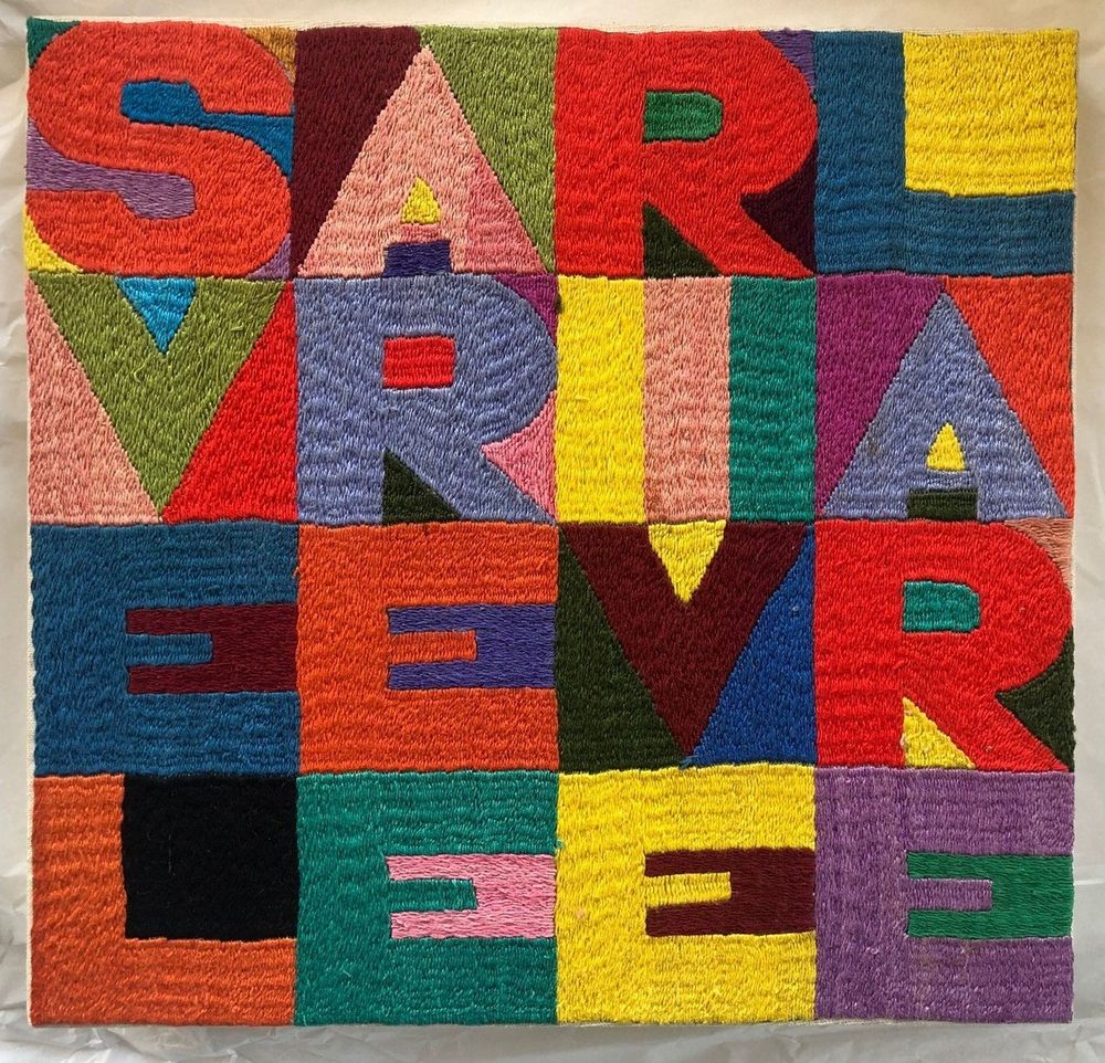 L'arazzo di Alighiero Boetti dal titolo "Svelare e rivelare", tra le opere in mostra L'arazzo di Alighiero Boetti dal titolo "Svelare e rivelare", tra le opere in mostra