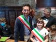 La sindaca bambino Irene Carbone con il sindaco Gianfranco Garau La sindaca bambino Irene Carbone con il sindaco Gianfranco Garau