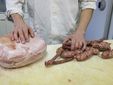 Prosciutto cotto e salami al termine del processo di lavorazione Prosciutto cotto e salami al termine del processo di lavorazione
