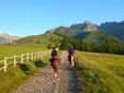 Una passeggiata estiva a cavallo tra gli spettacolari luoghi della zona
