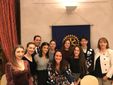 Il gruppo giovanni alla serata con Alessandra Tugnoli e il presidente Benedetto Il gruppo giovanni alla serata con Alessandra Tugnoli e il presidente Benedetto
