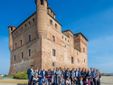 Foto di gruppo al castello di Grinzane per i titolari delle aziende facenti parte del consorzio di tutela (foto Dave Carletti)