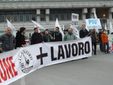 I partecipanti davanti al tribunale di Saluzzo