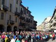 Saluzzo, Fitwalking del Cuore 2016, passaggio in Corso Italia