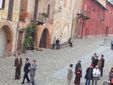 Saluzzo, le riprese del flm "Una questione privata" dei fratelli Taviani in salita al Castello Saluzzo, le riprese del flm "Una questione privata" dei fratelli Taviani in salita al Castello