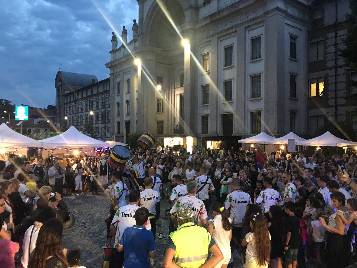 Nella foto un momento di una precedente edizione della serata in piazza San Paolo Nella foto un momento di una precedente edizione della serata in piazza San Paolo