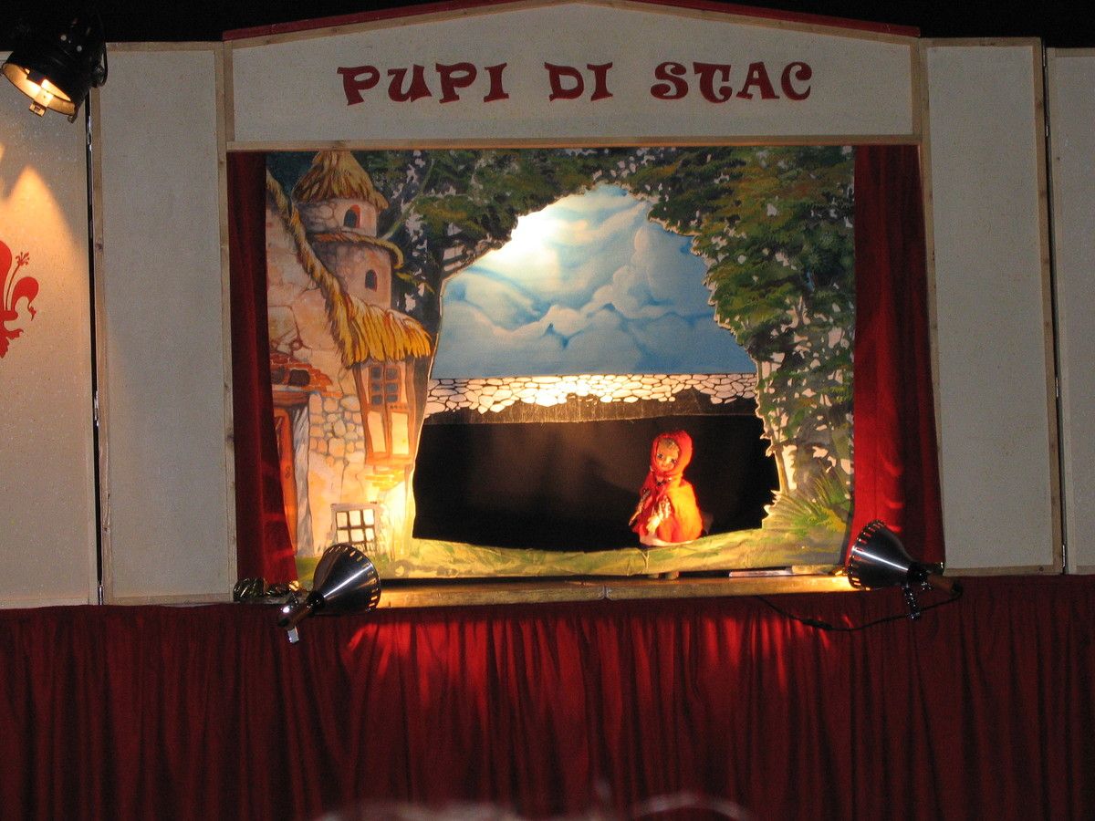 Incanti in città: a Cuneo lo spettacolo per bambini e ragazzi "Cappuccetto Rosso" Incanti in città: a Cuneo lo spettacolo per bambini e ragazzi "Cappuccetto Rosso"