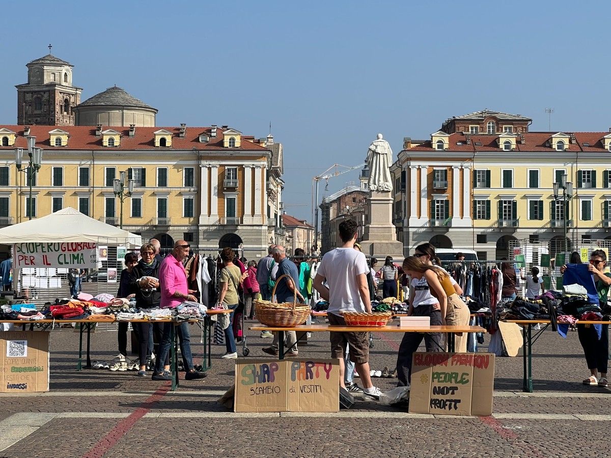 Fridays for future in piazza Galimberti a Cuneo: nessun corteo, ma spazi per imparare la sostenibilità Fridays for future in piazza Galimberti a Cuneo: nessun corteo, ma spazi per imparare la sostenibilità