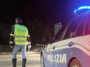 Decine di bottiglie di liquore e pacchi di caffè occultati su una vettura fermata in autostrada