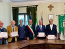 I sindaci premiati con il governatore Alberto Cirio e il primo cittadino di Sommariva Perno Stefano Rosso