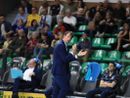 Matteo Battocchio incita i suoi ragazzi durante la partita contro Fano (Foto Margherita Leone)