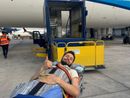 Mattia Vignolo in barella all'aeroporto di Lima in attesa di essere imbarcato sul volo della compagnia olandese Klm