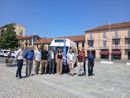 Foto di gruppo alla presentazione del nuovo servizio di "bus a chiamata" a Saluzzo Foto di gruppo alla presentazione del nuovo servizio di "bus a chiamata" a Saluzzo