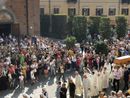 Il corteo del funerale di Madre Elvita a Saluzzo davanti al Duomo