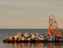 La scultura "Non basta il canto delle sirene" verrà inaugurata a Milano Marittima l'8 agosto