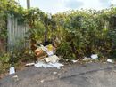 Cuneo: rifiuti davanti a Villa Invernizzi, simbolo del degrado che resiste Cuneo: rifiuti davanti a Villa Invernizzi, simbolo del degrado che resiste