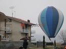 Una delle mongolfiere decollate questa mattina
