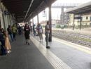 Pendolari in attesa alla stazione di Bra