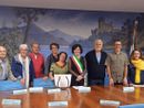 Foto di gruppo per il rinnovato Consiglio comunale del piccolo centro langarolo