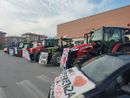 Mondovì, gli alunni di quinta agraria a lezione in trattore per la fine della scuola [VIDEO]