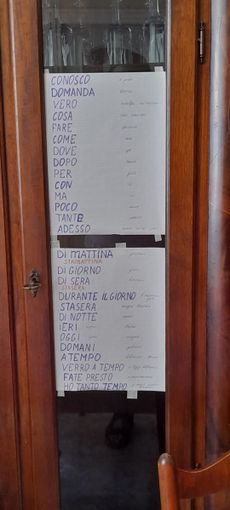 Lezioni di italiano per rifugiate ucraine: da Bra la bella solidarietà di un’insegnante in pensione