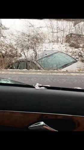 Vettura fuori strada tra Cherasco e Alba