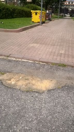 "Via Bruno Caccia a Cuneo è piena di buche": la segnalazione di un lettore "Via Bruno Caccia a Cuneo è piena di buche": la segnalazione di un lettore