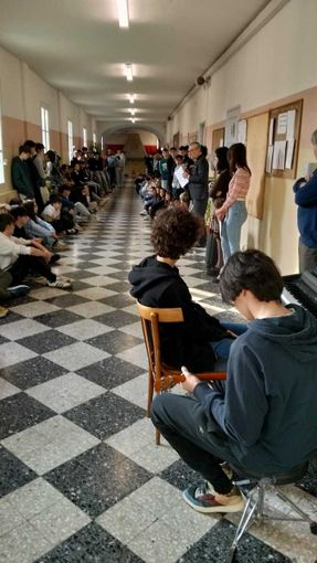 La Memoria come esperienza condivisa: il Liceo Arimondi di Savigliano si ferma a ricordare La Memoria come esperienza condivisa: il Liceo Arimondi di Savigliano si ferma a ricordare