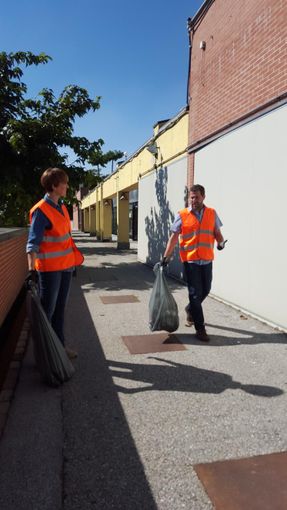 Aspettando “Fossano più pulita” sindaco e giunta scendono in strada con scope e sacchi della spazzatura Aspettando “Fossano più pulita” sindaco e giunta scendono in strada con scope e sacchi della spazzatura