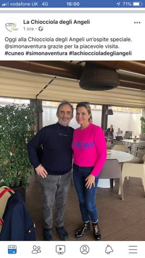 Simona Ventura al ristorante la Chiocciola degli Angeli a Cuneo