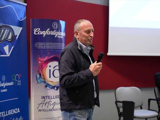 Nelle foto alcuni momenti dell'assemblea di zona tenuta martedì