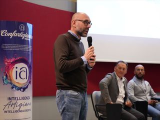 Nelle foto alcuni momenti dell'assemblea di zona tenuta martedì