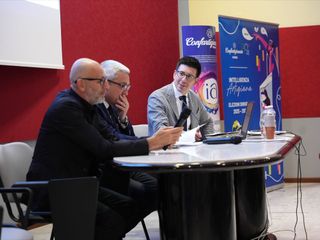 Nelle foto alcuni momenti dell'assemblea di zona tenuta martedì