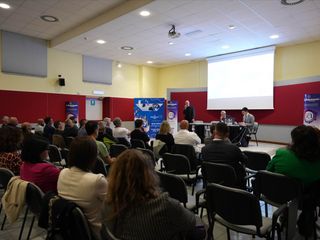 Nelle foto alcuni momenti dell'assemblea di zona tenuta martedì