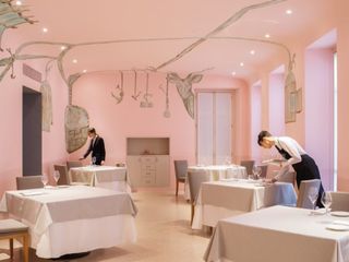 Gli interni del ristorante di Alba