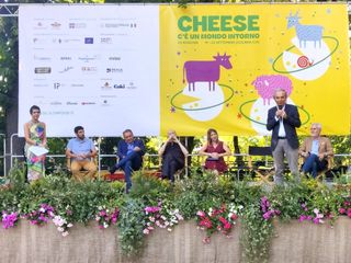 Alcuni momenti della presentazione tenuta ieri sera ai Giardini della Rocca Alcuni momenti della presentazione tenuta ieri sera ai Giardini della Rocca