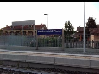 La stazione di Madonna del Pilone sulla tratta ferroviaria Bra-Cavallermaggiore chiusa da anni La stazione di Madonna del Pilone sulla tratta ferroviaria Bra-Cavallermaggiore chiusa da anni
