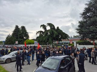 Immagini dai presidi tenuti stamani presso le quattro aziende cheraschesi Immagini dai presidi tenuti stamani presso le quattro aziende cheraschesi