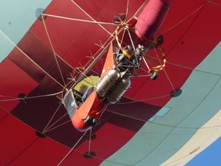 Il dirigibile ad aria calda del pilota Daniel Wade nelle foto di Giovanni Boglione