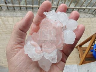 La grandine scesa a Clavesana La grandine scesa a Clavesana