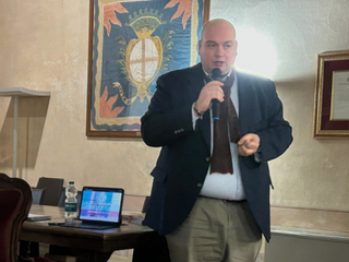 Alcuni momenti della serata di presentazione tenuta ieri a Cherasco Alcuni momenti della serata di presentazione tenuta ieri a Cherasco