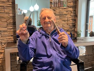 Il decano dei barbieri di Costigliole Saluzzo, Guido Rolando