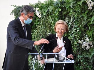 Maria Franca Giovanni col figlio Giovanni all'intitolazione dell'ospedale di Verduno