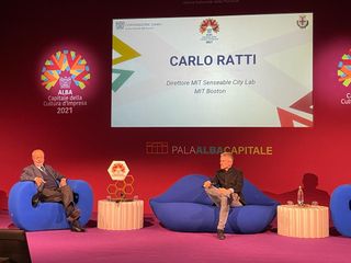 Antonio Calabrò e Carlo Ratti sul palco del Pala Alba Capitale