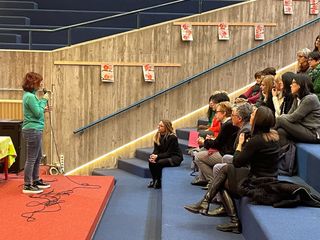 L'incontro con i genitori e le immagini della casetta book crossing in biblioteca e della mostra al Museo Eusebio