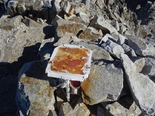 Lacs des Brasses, il basamento dopo il furto (Facebook)