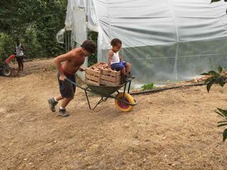 Claudio con Nicole e le patate