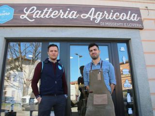 All'ingresso della latteria