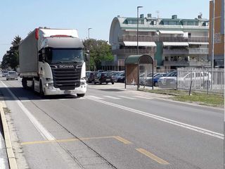 Mezzi pesanti in corso Francia